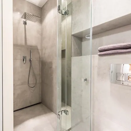 Galeria Rondo Wiatraczna 아파트 *