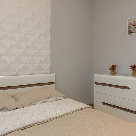 Galeria Rondo Wiatraczna Apartment